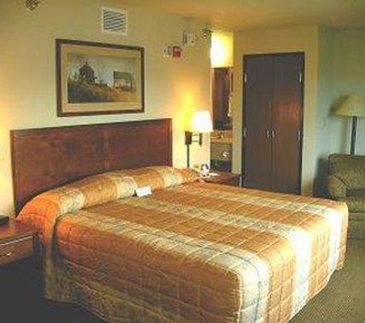 Madelia Hotel & Suites