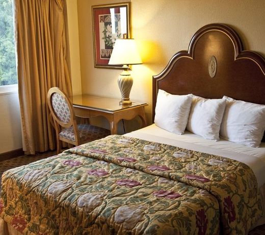 Golden Green Hotel - Charlotte