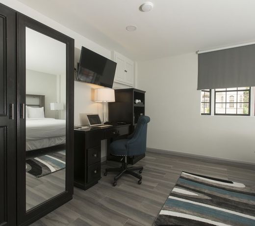 Cara Suites