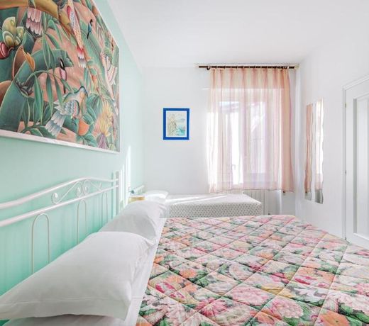 Lia Rooms 2