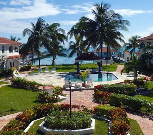 Isla Bonita Yacht Club