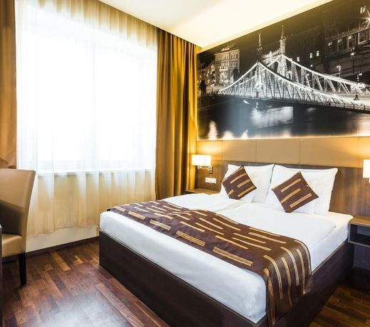 12 Revay Hotel