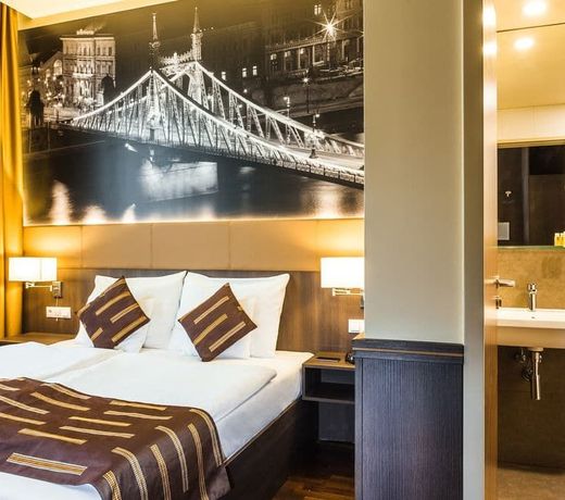 12 Revay Hotel