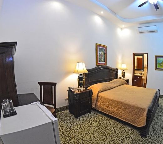 Hotel la Perla Leon