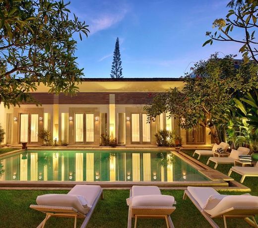 BIG & PRIVATE 9 BED, 9 BATH, Viola Villa, POOL, Best Location