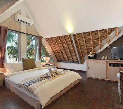 BIG & PRIVATE 9 BED, 9 BATH, Viola Villa, POOL, Best Location