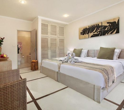 BIG & PRIVATE 9 BED, 9 BATH, Viola Villa, POOL, Best Location
