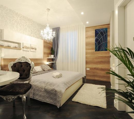 Silver & Gold Luxury Rooms