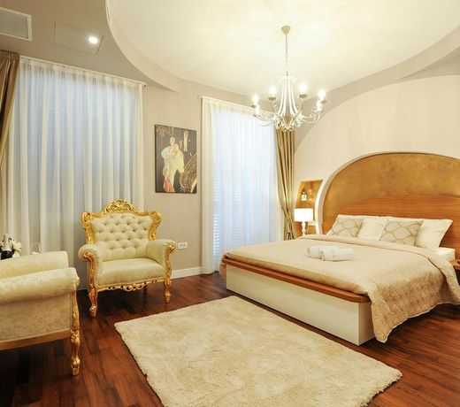 Silver & Gold Luxury Rooms