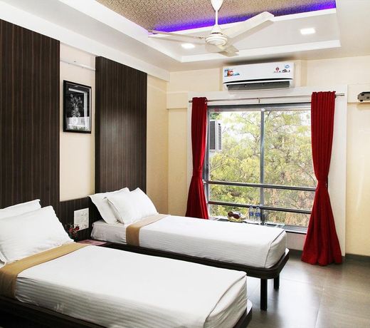Hotel Yash Executive