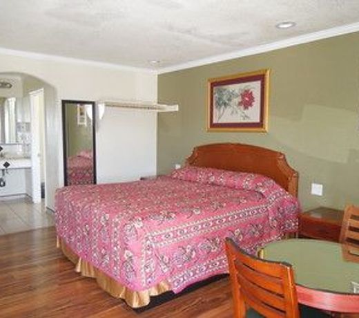Castaway Motel