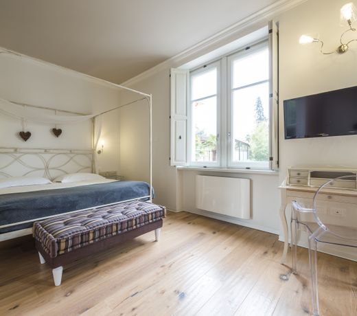 Villa Italia Luxury Suites and Apartments
