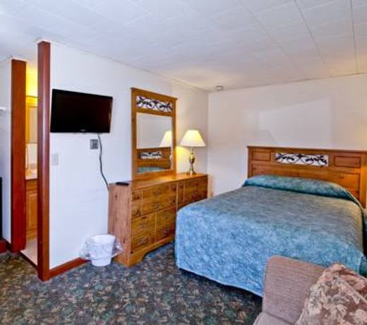 Riverbank Motel and Cabins