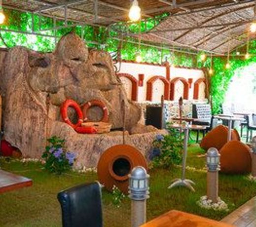 Ados Hotel