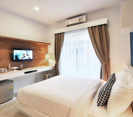 Chill House at Naiyang