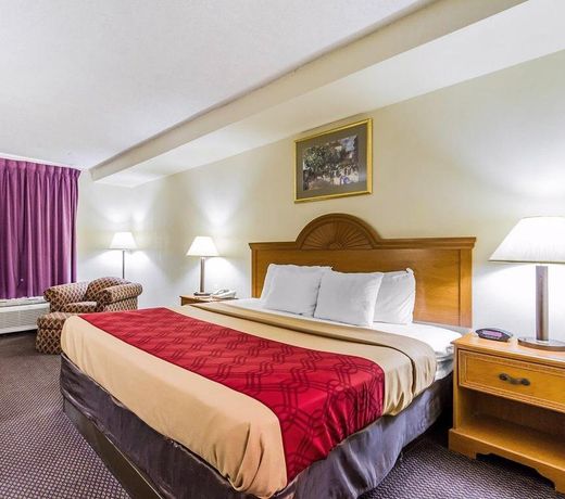Econo Lodge & Suites Clarksville
