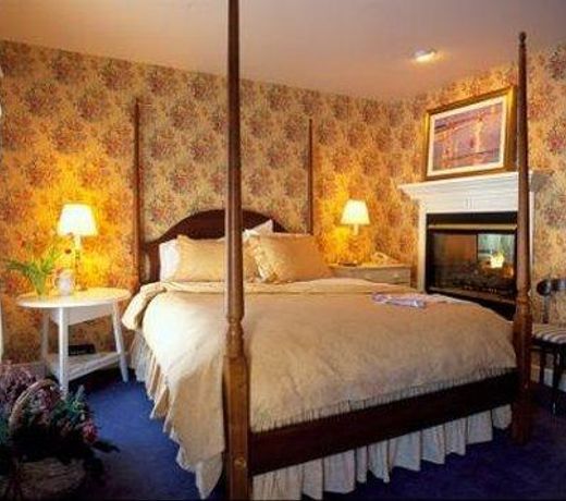 Eagle Harbor Inn