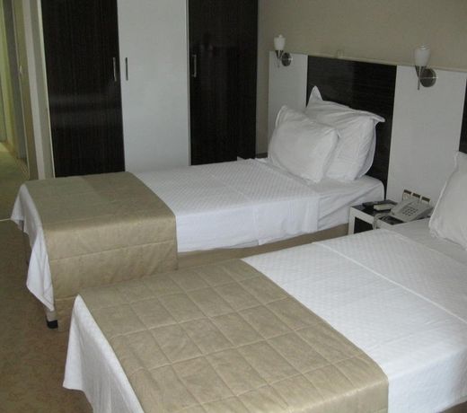 Anya Suit Otel