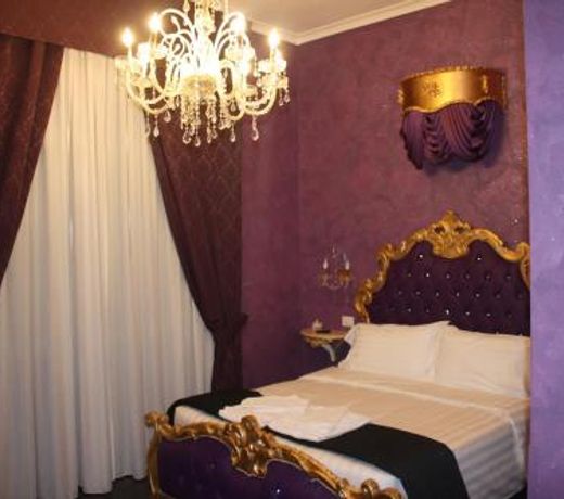 Pope's Suites