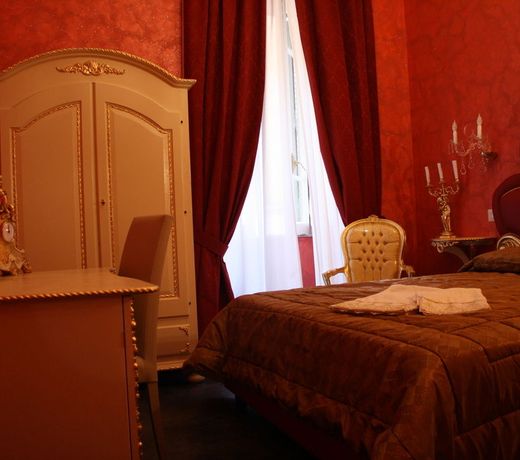 Pope's Suites