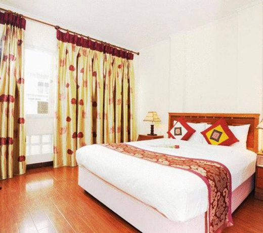 Hanoi Golden Moon Guest House & Travel