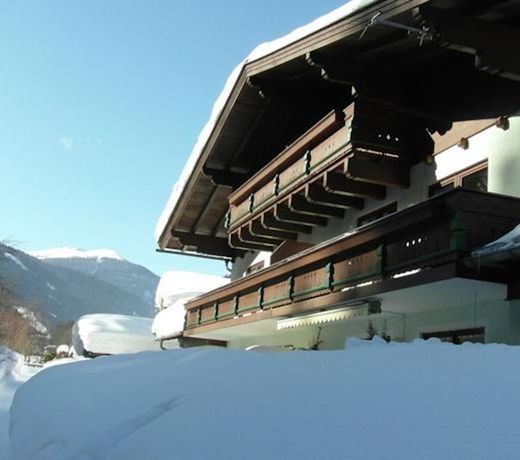 Modern apartment in Saalbach Hinterglemm Salzburgerland near the ski area
