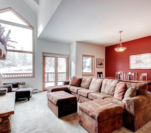 Pines 89 Townhome by RedAwning