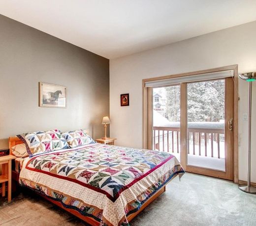 Pines 89 Townhome by RedAwning