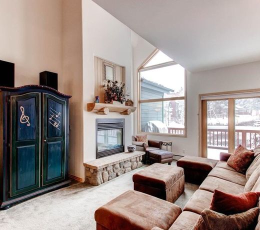 Pines 89 Townhome by RedAwning