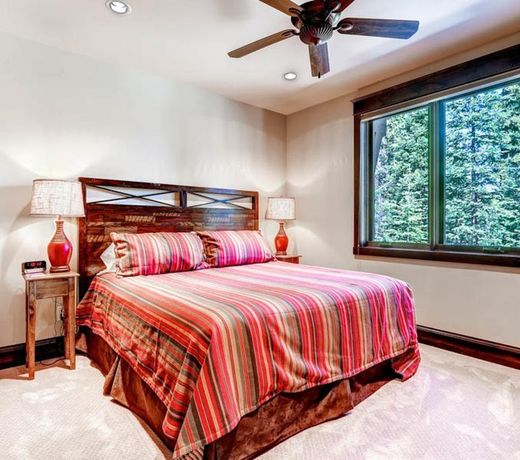 Rocky Mountain Lodge