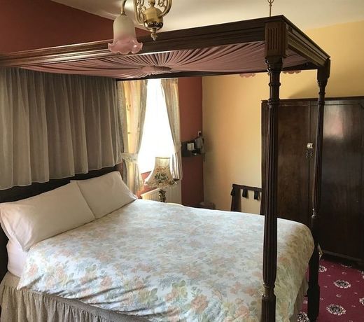 OYO The Royal Hotel