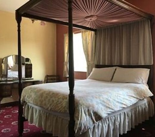 OYO The Royal Hotel