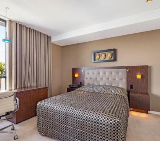 Stylish 1 bdrm Camperdown - Car park, Gym & Pool