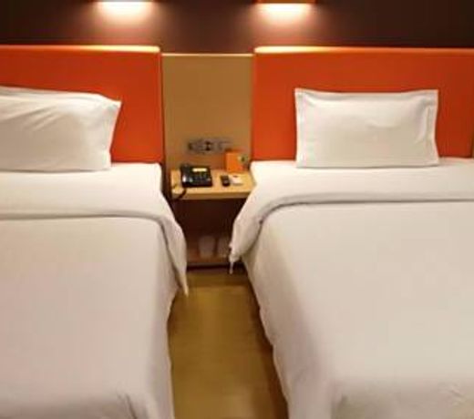 7Days Premium Zhengzhou Jingsan Road Century Lianhua