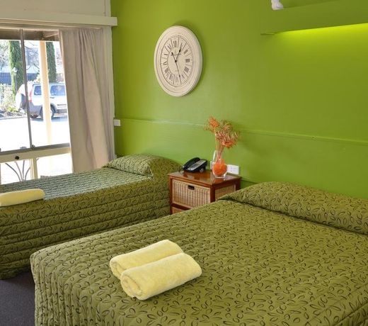 Warwick Motor Inn