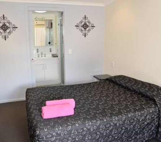Warwick Motor Inn