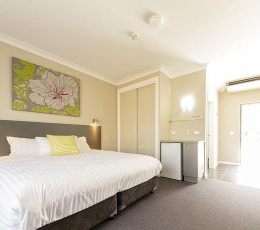 Cowra Services Club Motel