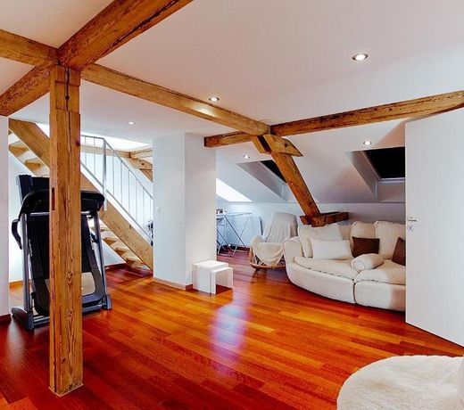Presidental Suite Apartment by Livingdowntown