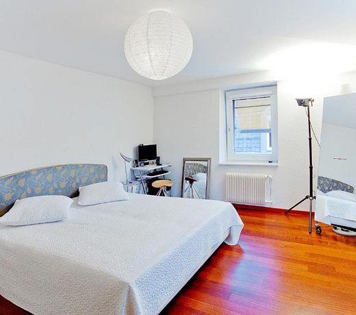 Presidental Suite Apartment by Livingdowntown