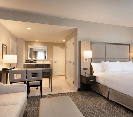 Embassy Suites Kansas City/Olathe