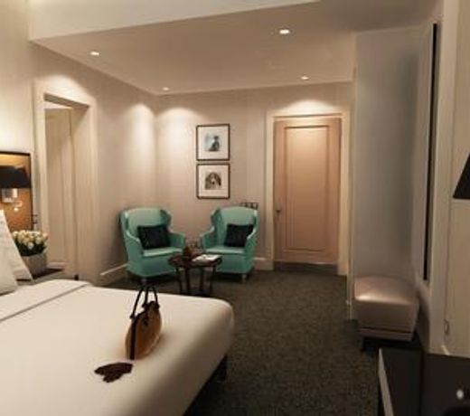 Small Grand Hotel