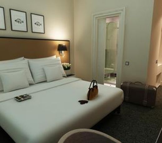 Small Grand Hotel
