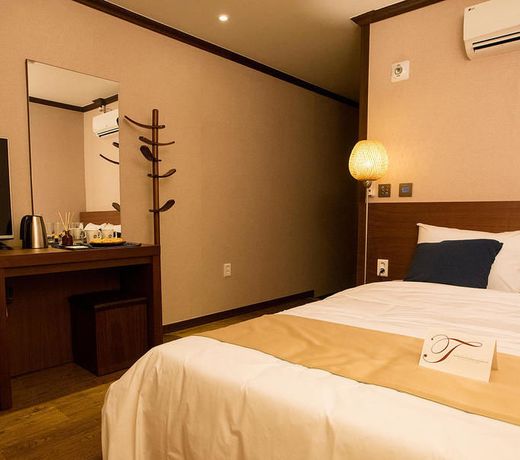 Yihua Hotel