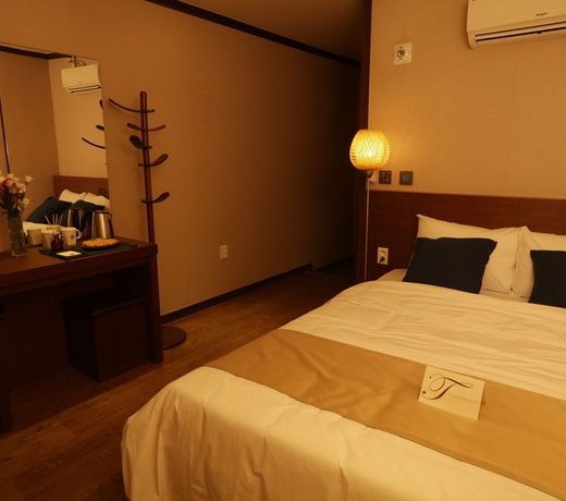 Yihua Hotel