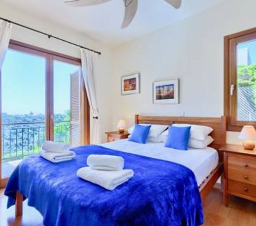 4 bedroom Villa Helidoni with private infinity pool, Aphrodite Hills Resort