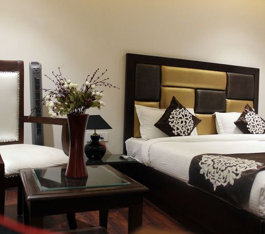 OYO 550 Hotel Aura Grand Residency