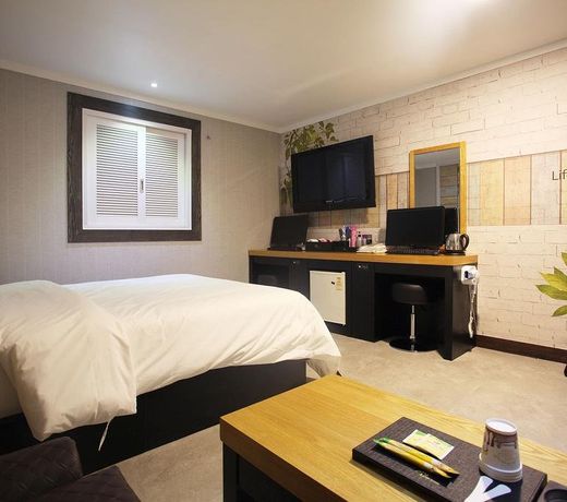 Luxe Hotel