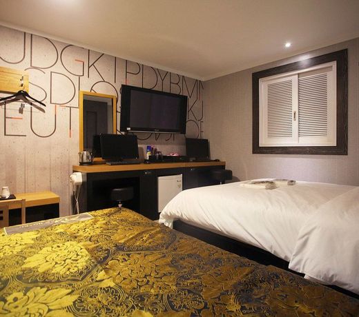 Luxe Hotel