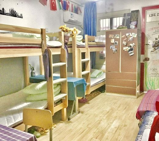 Leaf and Her Friends Youth Hostel
