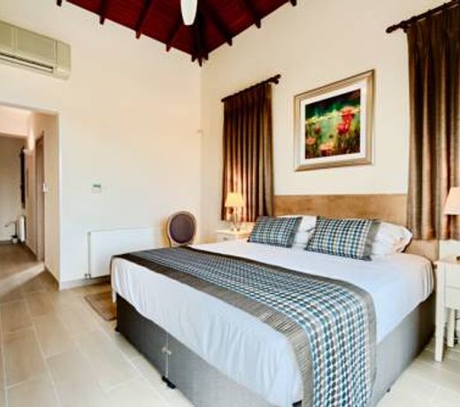 4 bedroom Villa Galinios with large private pool, Aphrodite Hills Resort